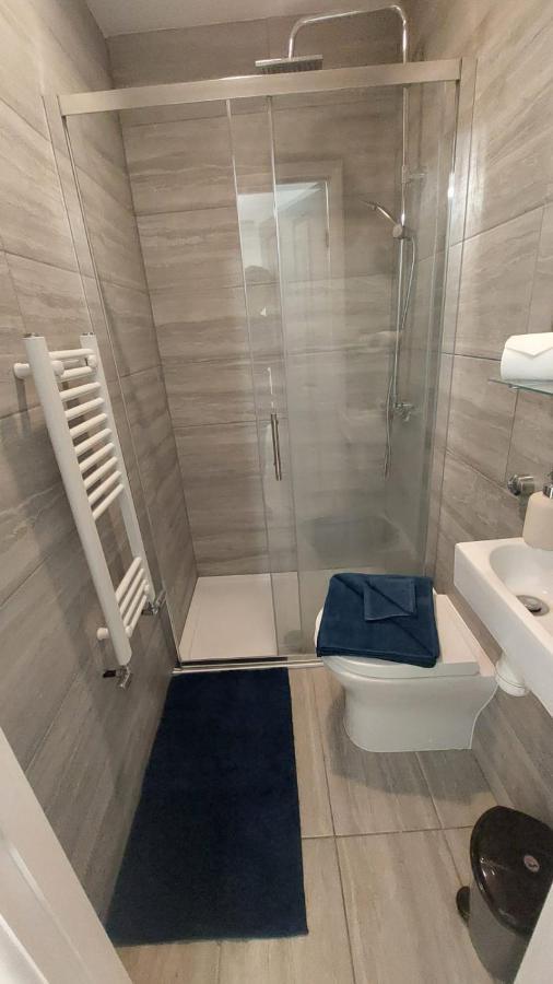 Double En-Suite Room Available In 3 Bed Apt London Bagian luar foto